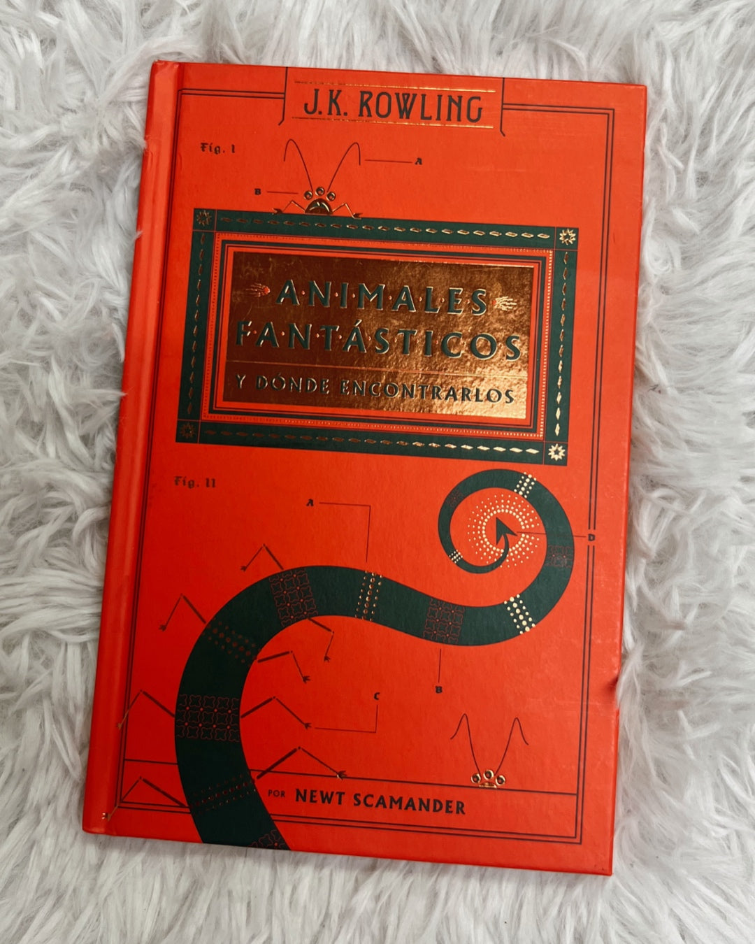 Libro “Animales fantásticos y dónde encontrarlos-J.K Rowling”