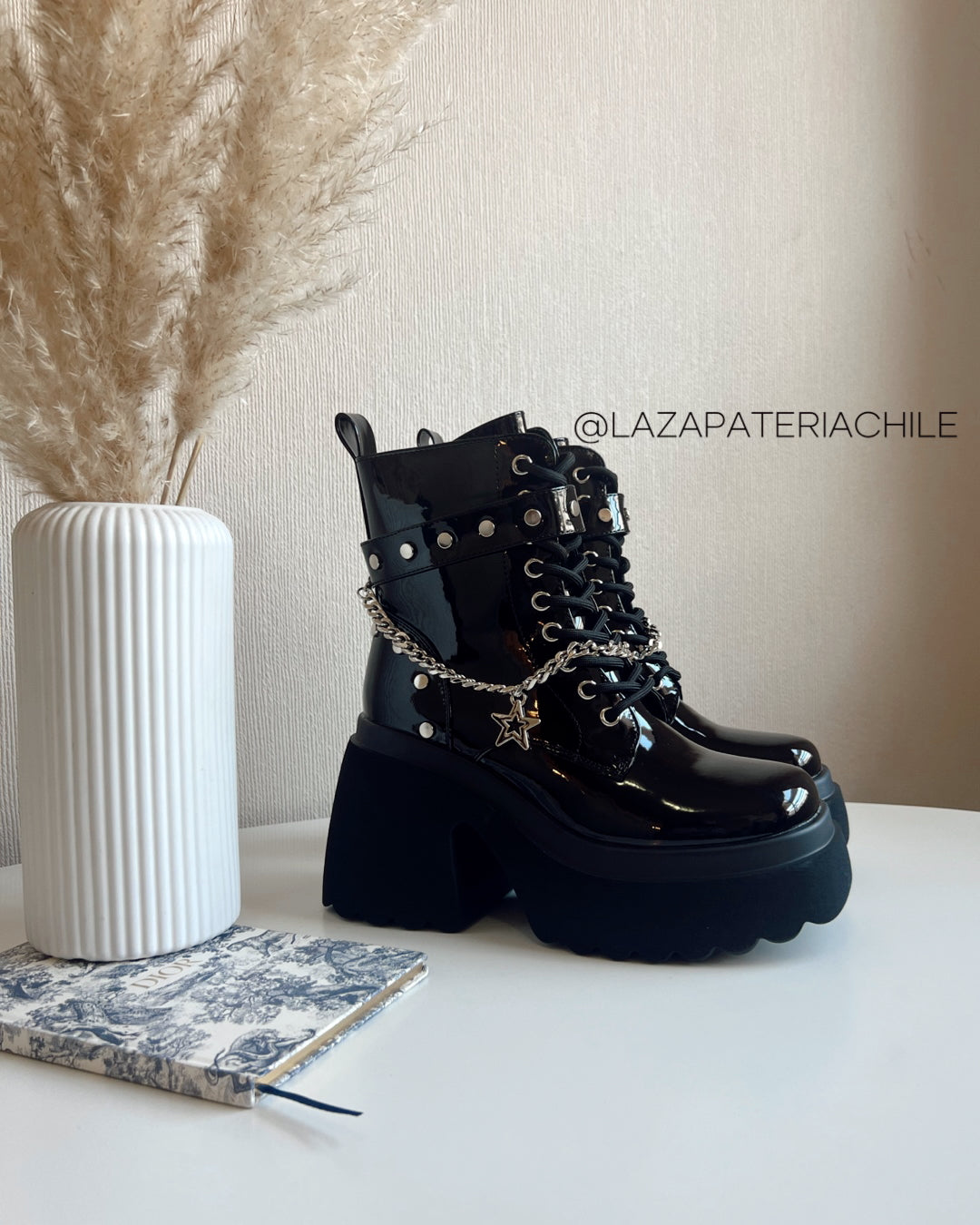 Botin charol cordones