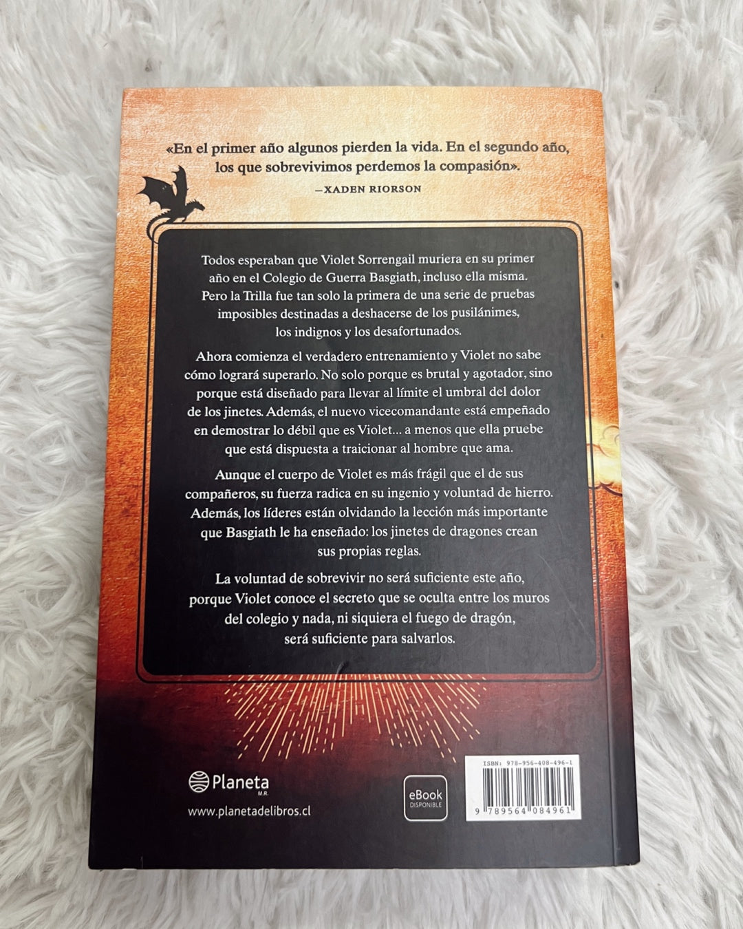 Libro “Alas de hierro-Rebeca yarros” (2)