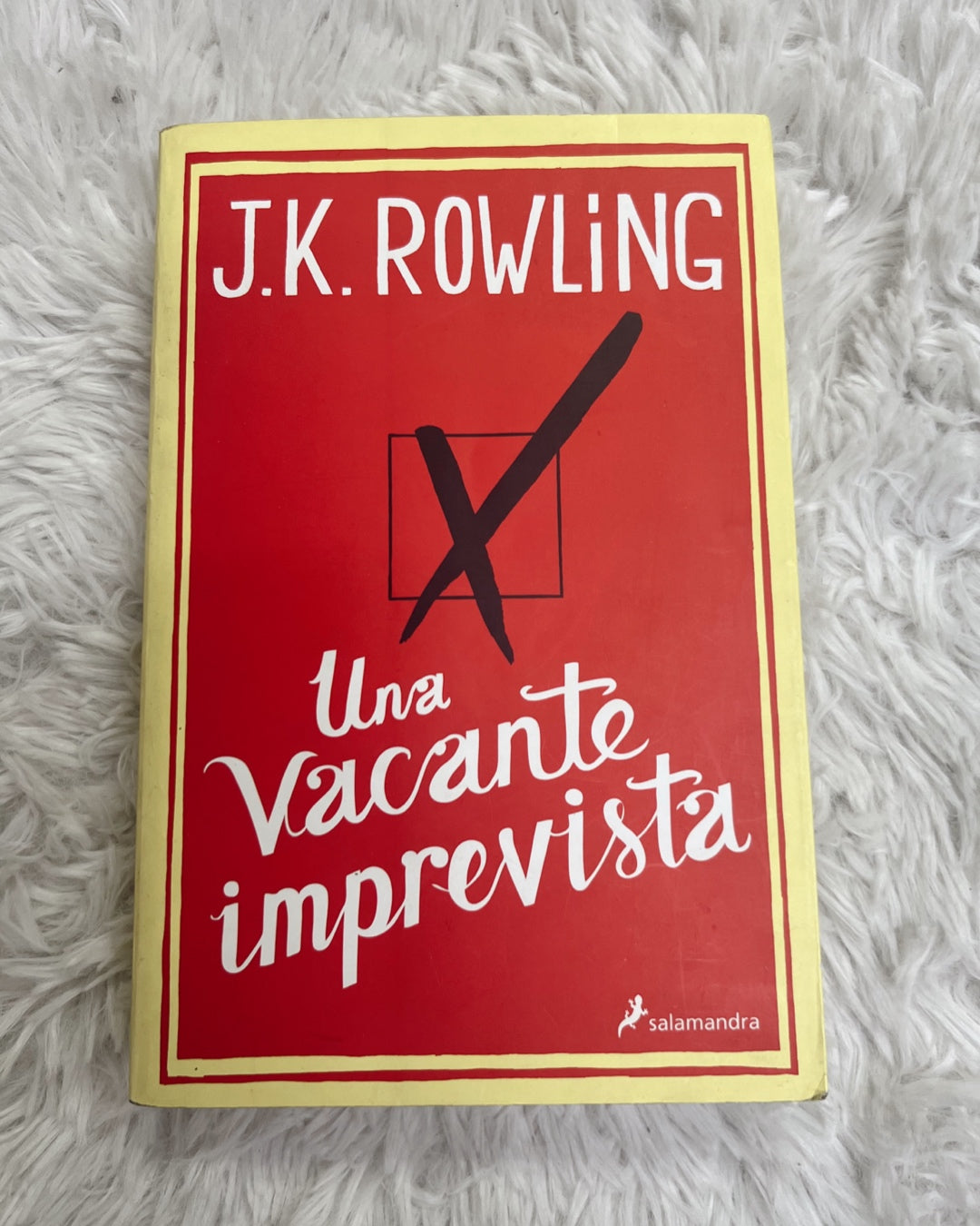 Libro “Una vacante imprevista-J.K Rowling”.