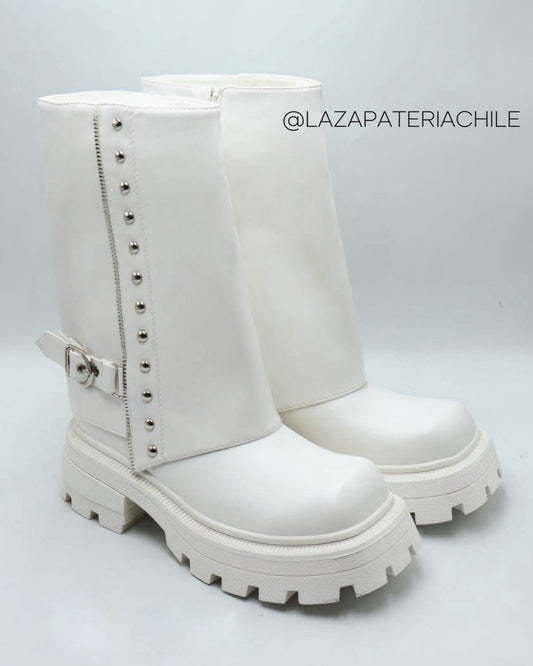 Bota shark tachas blanco