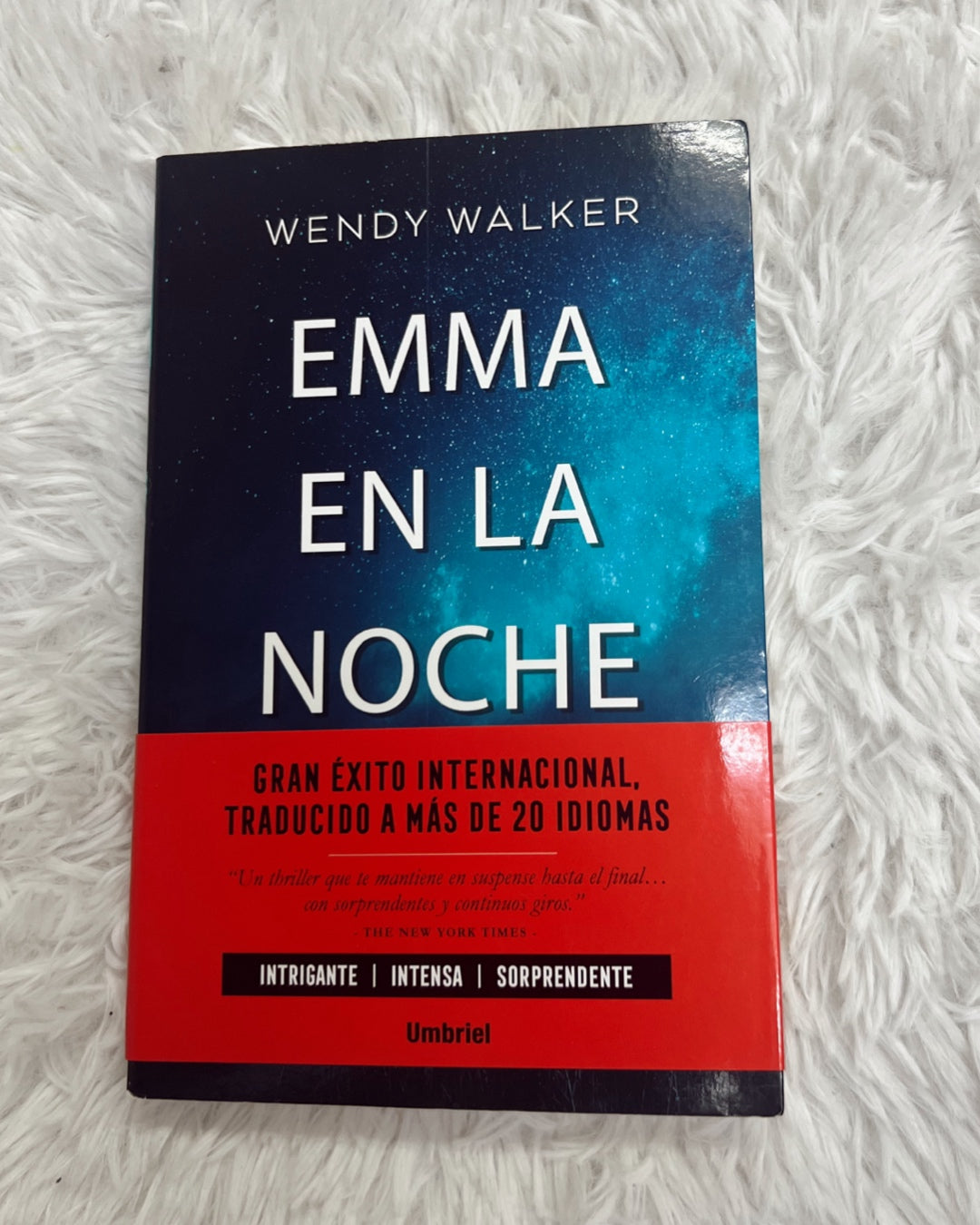 Libro “Emma en la noche-Wendy Walker”