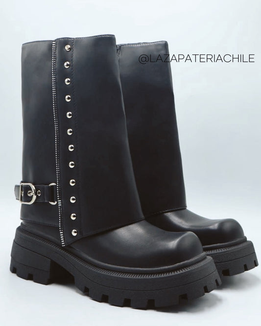 Bota shark tachas negro