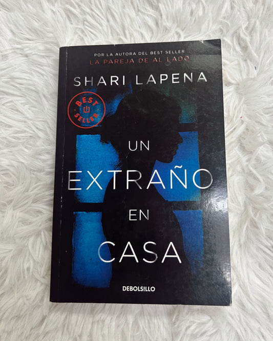 Libro “Un extraño en casa-Shari lapena”